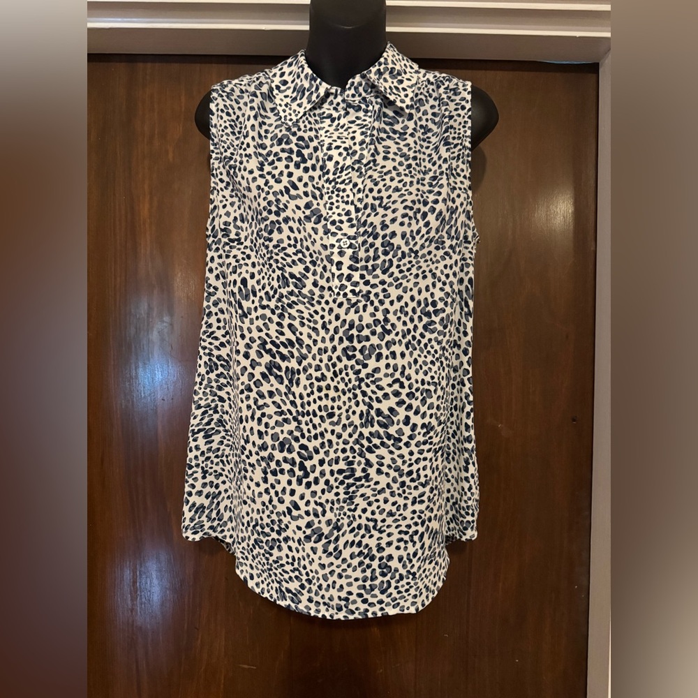 Cabi Blue and White Sleeveless Blouse - size S